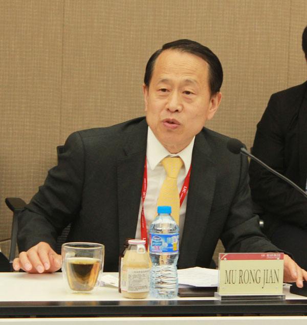 慕镕鍵：把關愛橫向到邊，豎向到底