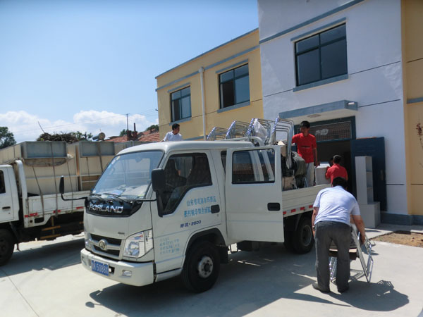 聯(lián)橋集團為幫扶村捐贈辦公設備