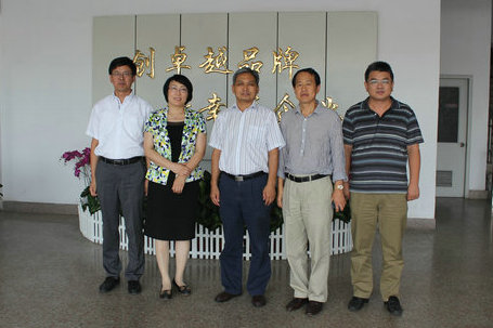 威海市市長助理陳寧來聯(lián)橋集團視察指導(dǎo)