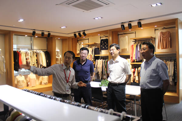 省委組織部研究室主任任剛一行來(lái)聯(lián)橋集團(tuán)考察調(diào)研