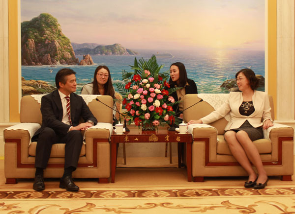 聯(lián)橋集團(tuán)董事長(zhǎng)慕镕鍵陪同株式會(huì)社TRUST-TECH社長(zhǎng)西田穰拜訪威海市市長(zhǎng)張惠