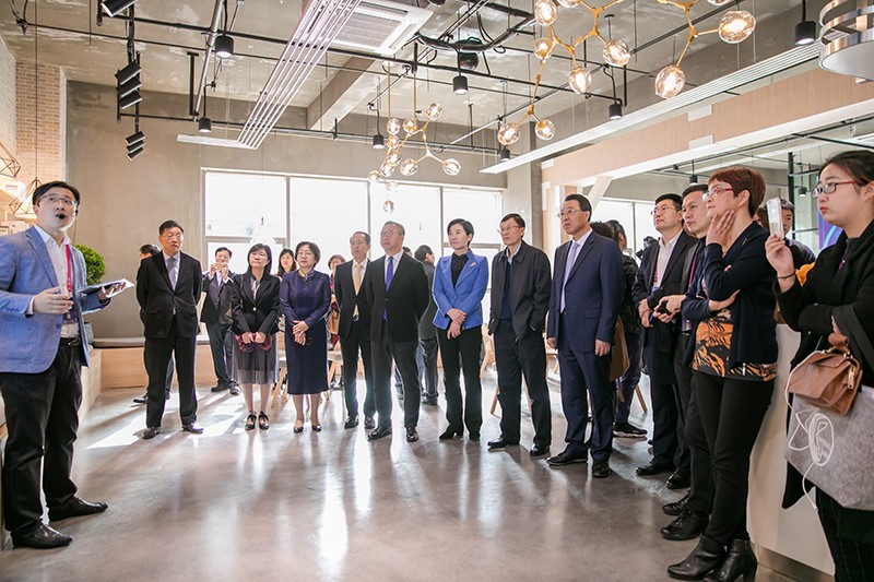 “創(chuàng)意 · 跨越 國家毛衫紗線資源共享平臺啟動儀式”在威海聯(lián)橋集團盛裝啟幕(圖19)