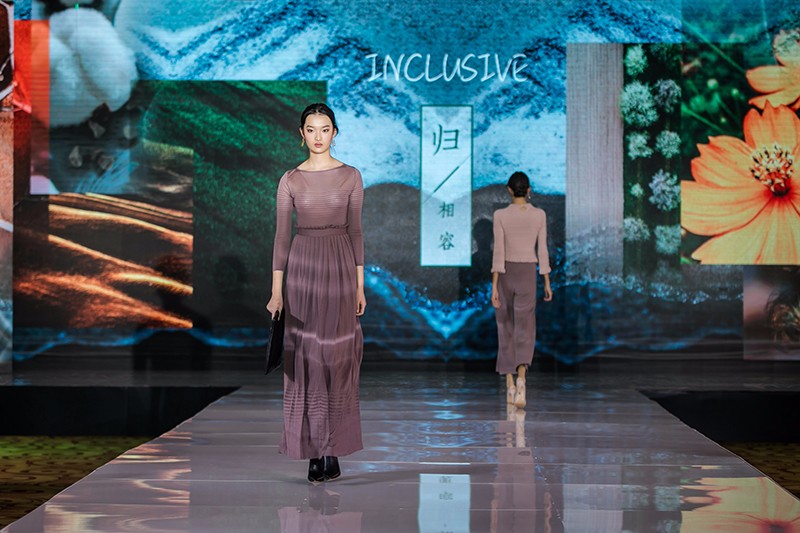 “創(chuàng)意 · 跨越 國家毛衫紗線資源共享平臺啟動儀式”在威海聯(lián)橋集團盛裝啟幕(圖43)