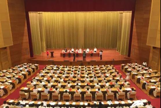 集團(tuán)黨委書記、董事長慕镕鍵被授予“山東省非公有制經(jīng)濟(jì)人士優(yōu)秀中國特色社會主義事業(yè)建設(shè)者”稱號