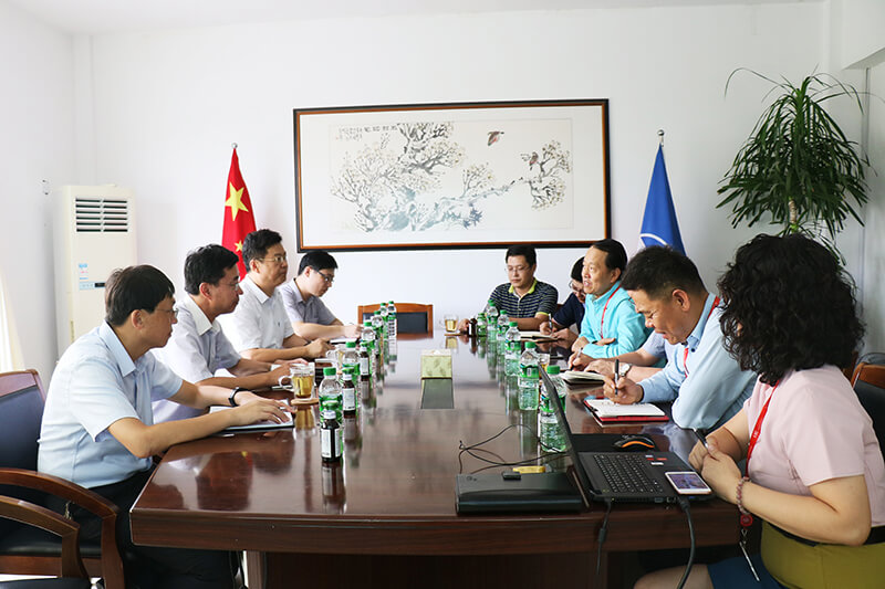 威海市委政研室、市中小企業(yè)局領(lǐng)導(dǎo)來聯(lián)橋新材調(diào)研