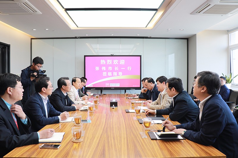 威海市副市長(zhǎng)張偉一行來聯(lián)橋集團(tuán)調(diào)研(圖4)