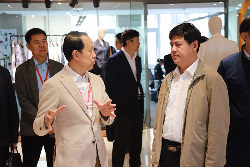 威海市副市長(zhǎng)張偉一行來聯(lián)橋集團(tuán)調(diào)研(圖3)