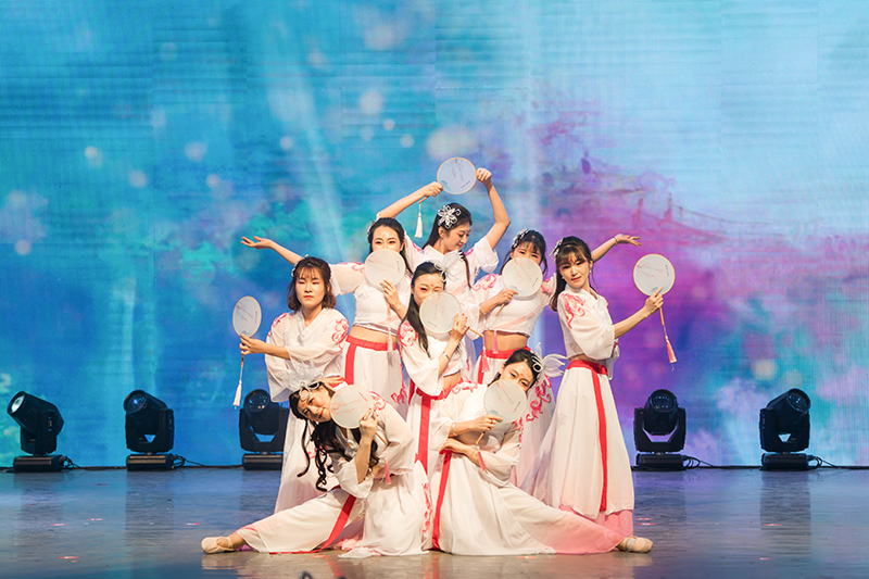 歡欣鼓舞迎新春，滿懷豪情攀高峰 | 聯(lián)橋集團(tuán)2020迎新春聯(lián)歡晚會(huì)激情開(kāi)演(圖20)