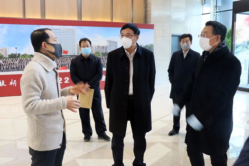 威海市委書記王魯明到聯橋集團調研疫情防控工作(圖1)
