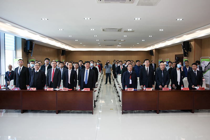 聯(lián)橋集團(tuán)黨委書記、董事長(zhǎng)慕镕鍵當(dāng)選為吉林大學(xué)威海校友會(huì)首任會(huì)長(zhǎng)(圖1)