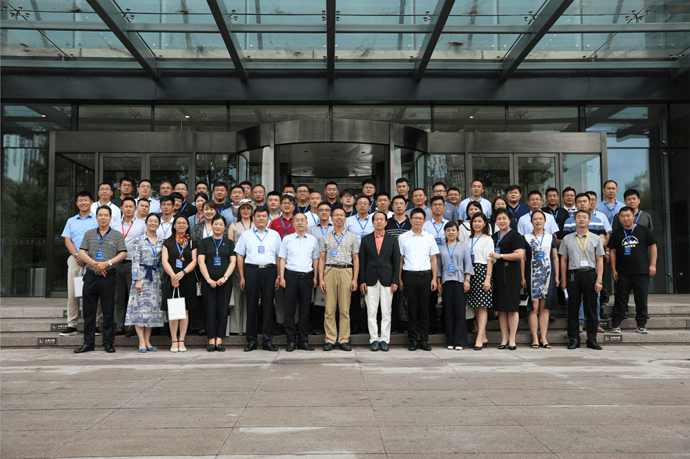 聯(lián)橋集團(tuán)黨委書記、董事長慕镕鍵在威海市“青藍(lán)接力”名家論壇開講(圖4)